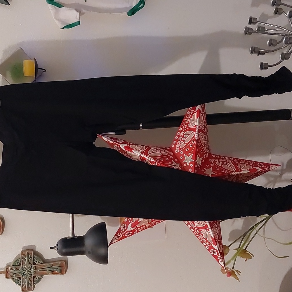NWOT  VS yoga pants/leggings with ruched detail at ankles